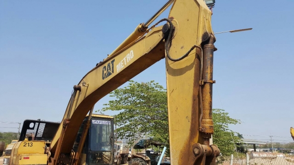 ขาย แบคโฮ CAT 320 V.1 เอกสารเล่มทะเบียนครบ ราคาต่อรองได้ครับ