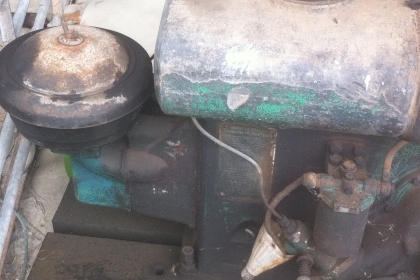 เครื่องยนต์ดีเซล ANDORIA สีเขียวแบบสูบเดียว ขนาด18 แรงม้า ได้จากโรงสีข้าวเก่า ที่เลิกใช้งาน เป็นระบบสตาร์ด้วยมอเตอร์ สีเดิมๆทุกอย่าง