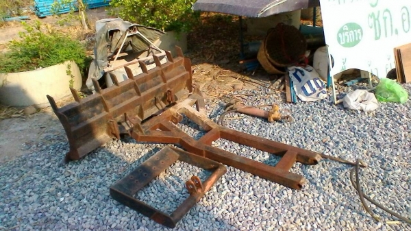 ชุดใบมีดอุปกรณ์ครบชุดใส่รถ24-30 แรงครับ