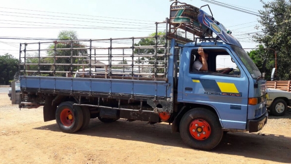 ขาย 6 ล้อ ISUZU NPR59L เครื่อง 4HF1 120 แรงม้า ฝาขาว คัสซีสวยใช้ได้ พวงมาลัยพาวเวอร์ เกียร์ยาว ทะเบียนเต็มพร้อมโอน