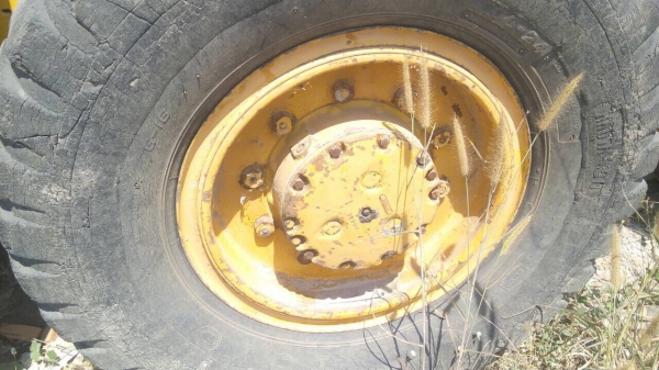 รถตักแมกซี่ MF33