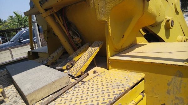 รถตักแมกซี่ MF33