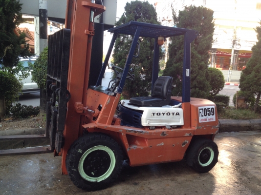 รถฟอร์คลิฟต์ TOYOTA 3 TON รถฟอร์คลิฟต์ TOYOTA 3 TON