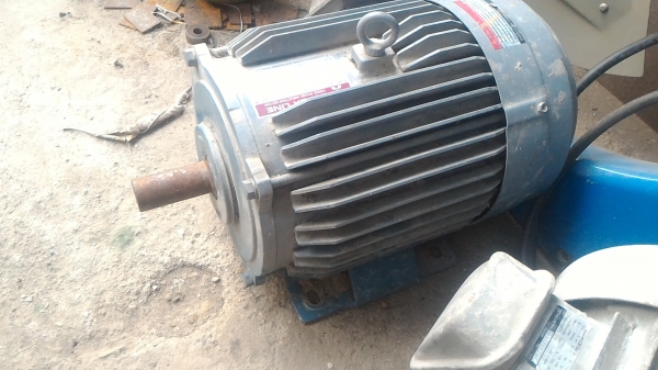 มอเตอร์ mitsubishi ขนาด 5 แรงม้า  กันน้ำและความชื่น ชนิด IP 55 ใช้กลางแจ้งOUTDOOR ได้ โครงสร้างเหล็กขึ้นรูปแข็งแรงมีครีบระบายความร้อน