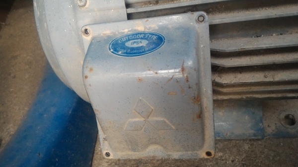 มอเตอร์ mitsubishi ขนาด 5 แรงม้า  กันน้ำและความชื่น ชนิด IP 55 ใช้กลางแจ้งOUTDOOR ได้ โครงสร้างเหล็กขึ้นรูปแข็งแรงมีครีบระบายความร้อน