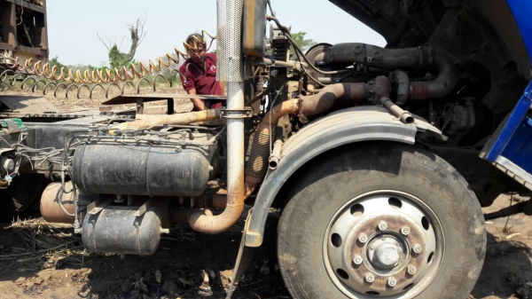 ขาย หัวลาก NISSAN UD เครื่อง PE6-T 290 แรงม้า พร้อมหาง 3 คาน ยาว 12 เมตร เล่มทะเบียนครบพร้อมโอน