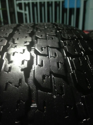 ขายยางบริดจสโตน 255/65R17 ปี13 4000 ขายยางบริดจสโตน 255/65R17 ปี13 4000