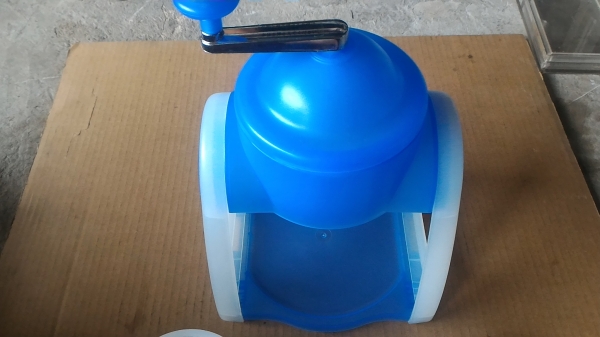 เครื่องปั่นน้ำแข็งไสแบบใช้มือหมุนของใหม่จากญี่ปุ่น วัสดุเกรดใช้กับอาหาร ทนร้อนทนเย็น