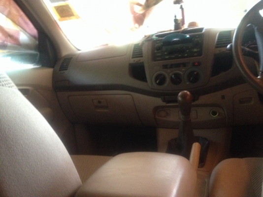 ขาย toyota vigo พร้อมใช้งาน รถบ้าน100\% รถปี2005 เกียรธรรมดา ไมล์130000 ขายด่วนราคา255555บาท  ส่วนมากจอดไม่ค่อยได้ใช้ โทร 0984699609 Line :  niintouch