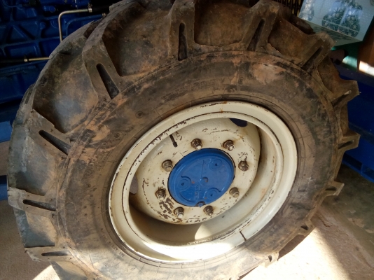 รถสวยมาแล้วคับ ฟอร์ด 6610  / 2  เพลา   คานหน้าคาราโด  พร้อมใช้งาน   เอกสารอินวอยร์