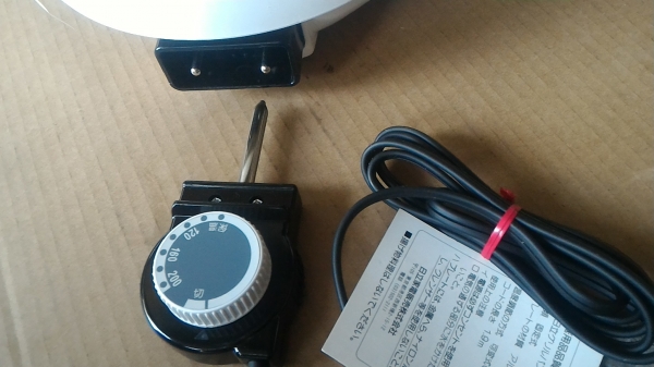 กะทะไฟฟ้ารูปทรงสี่เหลี่ยม จากญี่ปุ่น ยี่ห้อ HITACHI ตัวกะทะเคลื่อบอย่างดีแข็งแรงกว่ากะทะทั่วไป