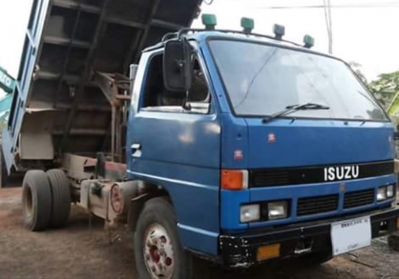 ISUZU NPR 115 HP 4BD1 หกล้อดั๊มพ์ กระบะดั๊มพ์ 5 ตันความยาว 3.60 เมตรสวยสภาพดีพร้อมบรรทุกพร้อมใช้งานได้เลย เครื่องยนต์เดิมๆแน่นดี เกียร์ร็อก ภายในเก๋งคอนโซลภายในครบพร้อม พวงมาลัยเพาเวอร์ เบรคลม ช่วงล่างใหญ่คัชซีสวยเดิม ติด F หน้าหลัง 6 น็อต ยาง 8.25 ขอบ 16