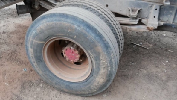 ISUZU NPR 115 HP 4BD1 หกล้อดั๊มพ์ กระบะดั๊มพ์ 5 ตันความยาว 3.60 เมตรสวยสภาพดีพร้อมบรรทุกพร้อมใช้งานได้เลย เครื่องยนต์เดิมๆแน่นดี เกียร์ร็อก ภายในเก๋งคอนโซลภายในครบพร้อม พวงมาลัยเพาเวอร์ เบรคลม ช่วงล่างใหญ่คัชซีสวยเดิม ติด F หน้าหลัง 6 น็อต ยาง 8.25 ขอบ 16