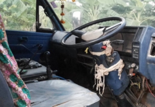 ISUZU NPR 115 HP 4BD1 หกล้อดั๊มพ์ กระบะดั๊มพ์ 5 ตันความยาว 3.60 เมตรสวยสภาพดีพร้อมบรรทุกพร้อมใช้งานได้เลย เครื่องยนต์เดิมๆแน่นดี เกียร์ร็อก ภายในเก๋งคอนโซลภายในครบพร้อม พวงมาลัยเพาเวอร์ เบรคลม ช่วงล่างใหญ่คัชซีสวยเดิม ติด F หน้าหลัง 6 น็อต ยาง 8.25 ขอบ 16