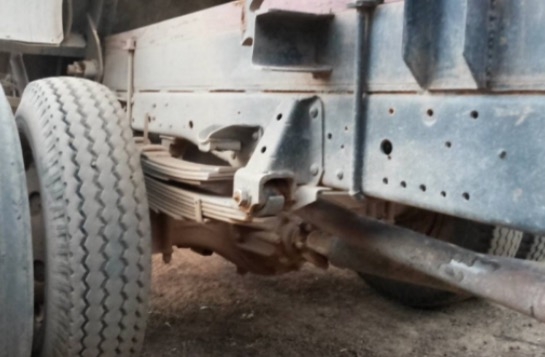 ISUZU NPR 115 HP 4BD1 หกล้อดั๊มพ์ กระบะดั๊มพ์ 5 ตันความยาว 3.60 เมตรสวยสภาพดีพร้อมบรรทุกพร้อมใช้งานได้เลย เครื่องยนต์เดิมๆแน่นดี เกียร์ร็อก ภายในเก๋งคอนโซลภายในครบพร้อม พวงมาลัยเพาเวอร์ เบรคลม ช่วงล่างใหญ่คัชซีสวยเดิม ติด F หน้าหลัง 6 น็อต ยาง 8.25 ขอบ 16