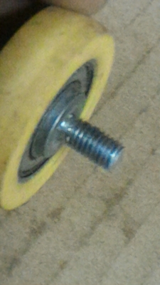 ชุดลูกกลิ้งยางกดสายพานอย่างดีจากญี่ปุ่น ทีลูกปืนช่วยให้หมุนคล่องขึ้น ขนาดตามภาพ