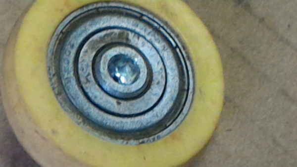 ชุดลูกกลิ้งยางกดสายพานอย่างดีจากญี่ปุ่น ทีลูกปืนช่วยให้หมุนคล่องขึ้น ขนาดตามภาพ