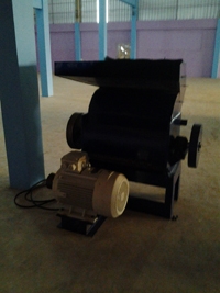 ขายเครื่องบดพลาสติกขนาด 20-30-40 แรงม้า  ราคา 90,000-110,000 บาท  สนใจติดต่อ 0837148357 , 0827886234