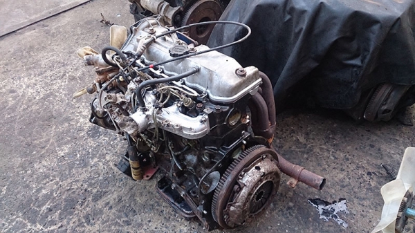 ขายเครื่องยนต์ดีเซลโตโยต้า 2L 18550 บาท