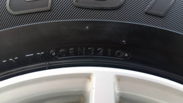 ขายล้อแม็ก pajero 17"&times;7.5" et38 6รู139.7 ยางปี10 bridgestone 265/65r17 ขายทั้งชุด 6,500 บาทครับสนใจติดต่อ ตาเล็ก ล้อและยาง 081-3747940