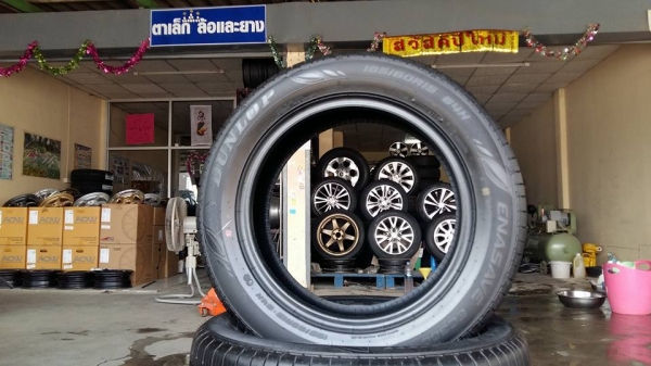ขายยางป้ายแดง dunlop enasave ec300 185/60r15 ผลิตสัปดาห์ที่ 47 ปี15 ตุ่มที่หน้ายางยังมัทุกเส้นครับ ขายทั้งชุด 6,500 บาทพร้อมเปลี่ยนให้ครับ ใส่ vios, yaris, city, jazz, march, mazda2, fiesta, swift ใส่ได้ครับ สนใจติดต่อ ตาเล็ก ล้อและยาง 081-3747940