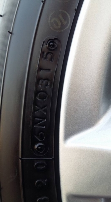 ขายล้อแม็กพร้อมยางป้ายแดง mazda3 16"