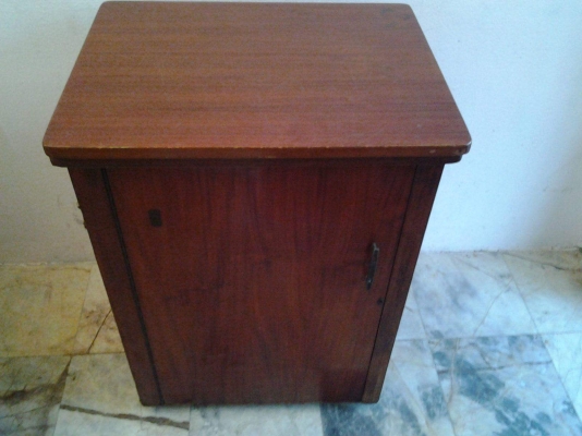 ขายจักรเย็บผ้าพร้อมตู้ไม้เก็บเข้ารูปดูดี