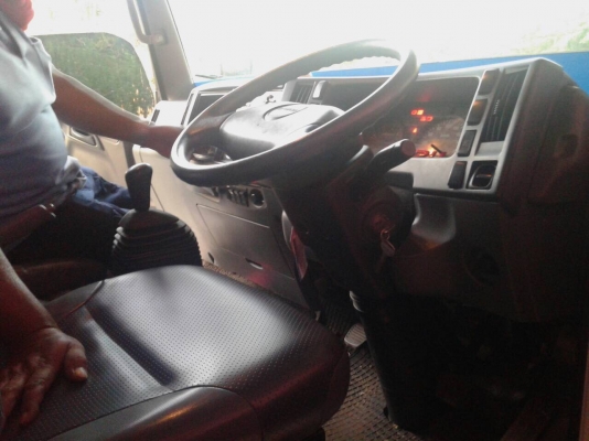 ขาย 6 ล้อ อีซูซุ  ตู้เปียก NMR 130 130  แรง สนใจติดต่อ 081-9420141  ,  081-5715326