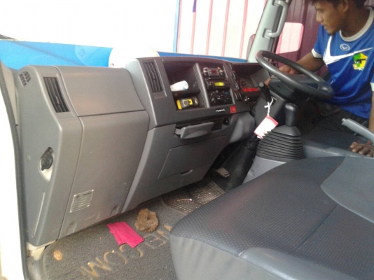 ขาย 6 ล้อ อีซูซุ  ตู้เปียก NMR 130 130  แรง สนใจติดต่อ 081-9420141  ,  081-5715326