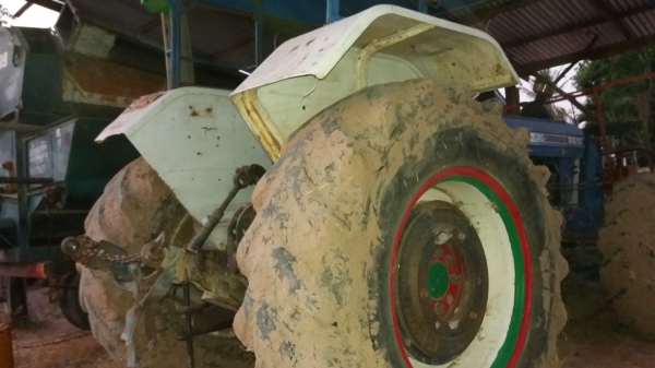 ขายรถไถฟอร์ด6610สองเพลาพร้อมลุยงานเพลาหน้าคาราโร่ดุมเรียบ ขายรถไถฟอร์ด6610สองเพลาพร้อมลุยงานเพลาหน้าคาราโร่ดุมเรียบ