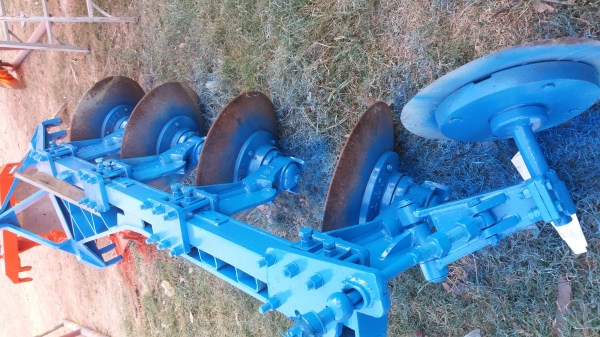 หางสี่ใส่รถไถฟอร์ด