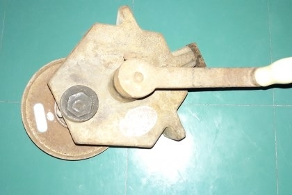 ขายหินเจียรมือหมุนงานเก่าพร้อมใบเจียรขนาด6นิ้ว สภาพดีหนักมาก