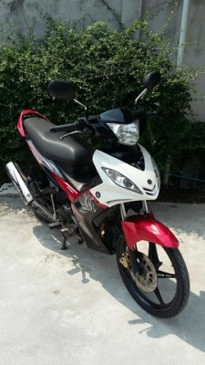 ขาย  Yamaha spark 135 i สีแดงขาว สวยๆครับ เครื่องเดิม สตาร์ทมือ สตาร์ทเท้าปกติ ชุดสีไม่มีแตก ทะเบียนไม่ขาดต่อ ล้อแม็กแท้จากศูนย์ ไมล์ใช้ได้ปกติ ระบบไฟ ระบบเบรค มาดูรถได้ที่ดอนเมือง กรุงเทพ 0891123302 ราคา 26500