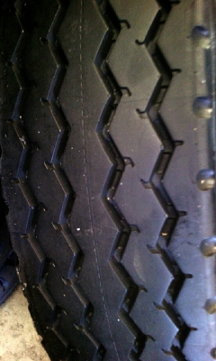 ยางตันและยางลมหล่อดอกทุกขนาด  จำหน่ายยางใหม่ทุกยี่ห้อ คร้า