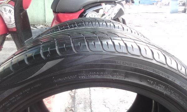 ขายยาง Kumho 215/45/17 ปี 12*13