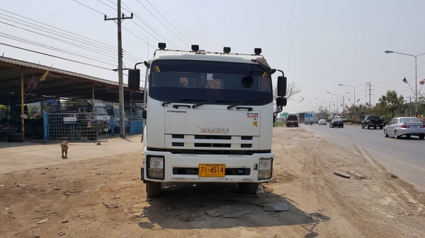 6ล้อ240ปี53 ติดเครน 5 ตัน กระบะยาว 6.80 รถสวยเดิมยางเต็ม เครน 3 ชัก พร้อมทำงาน 6ล้อ240ปี53 ติดเครน 5 ตัน กระบะยาว 6.80 รถสวยเดิมยางเต็ม เครน 3 ชัก พร้อมทำงาน