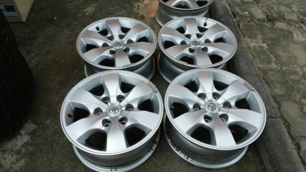 ล้อ toyota ขอบ 16 ชุดล่ะ 5500
