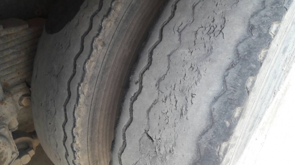 รถฮีโน่ 10 ล้อ ตู้เย็น FL3H  195 แรงม้า. ปี 36.    สนใจติดต่อ  081 - 6079515