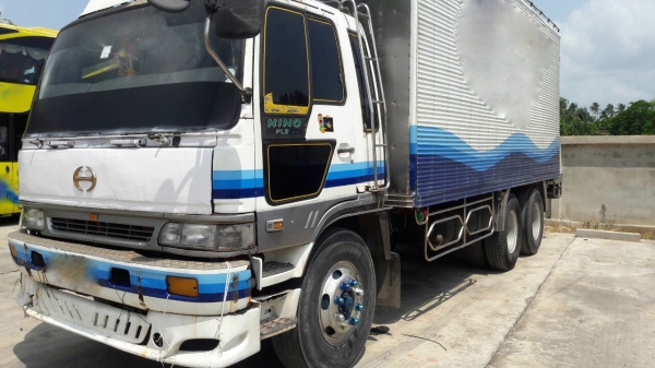 รถฮีโน่ 10 ล้อ ตู้เย็น FL3H  195 แรงม้า. ปี 36.    สนใจติดต่อ  081 - 6079515