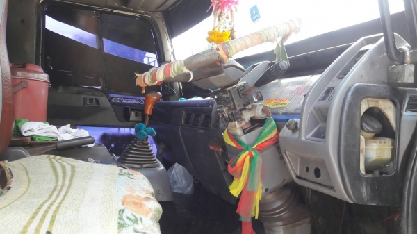 รถฮีโน่ 10 ล้อ ตู้เย็น FL3H  195 แรงม้า. ปี 36.    สนใจติดต่อ  081 - 6079515