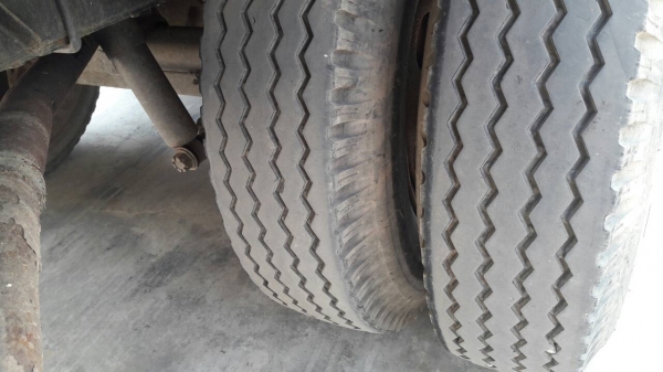 รถฮีโน่ 10 ล้อ ตู้เย็น FL3H  195 แรงม้า. ปี 36.    สนใจติดต่อ  081 - 6079515