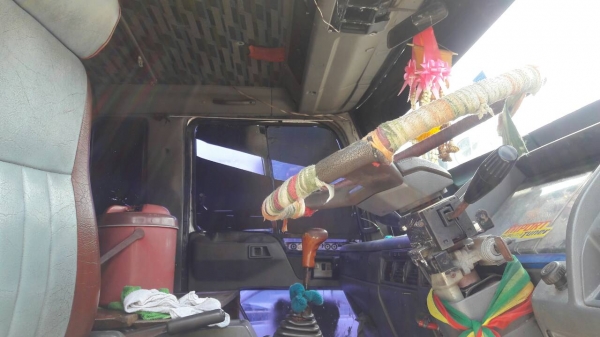 รถฮีโน่ 10 ล้อ ตู้เย็น FL3H  195 แรงม้า. ปี 36.    สนใจติดต่อ  081 - 6079515