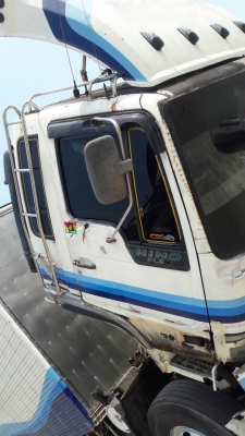 รถฮีโน่ 10 ล้อ ตู้เย็น FL3H  195 แรงม้า. ปี 36.    สนใจติดต่อ  081 - 6079515