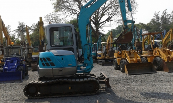 ต้องการขายรถขุดยี่ห้อ KOBELCO -SK45SR-2 นำเข้าจากญี่ปุ่น