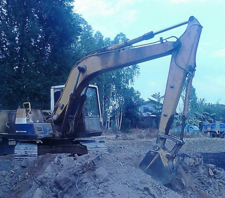 ขาย แบคโฮ KOMATSU PC120-5 เอกสารใบซื้อขาย รถใช้งานอยู่เป็นประจำ ราคาคุยกันได้ครับ