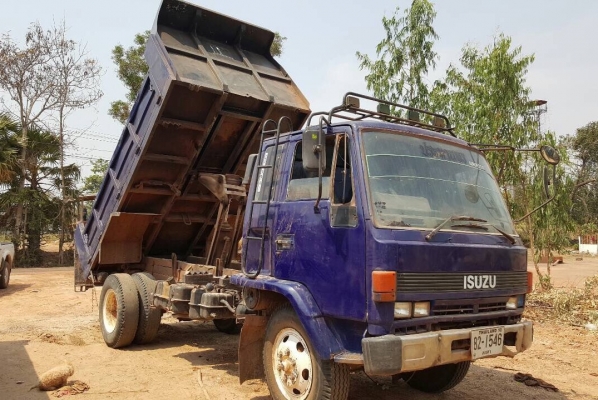 ขาย 6 ล้อดั้ม ISUZU ROCKY ยาง 900 ไม่มีทะเบียน เครื่อง 6BG1 175 แรงม้า เกียร์เสื้อลาย คัสซีสวย พวงมาลัยพาวเวอร์ ราคาคุยกันได้