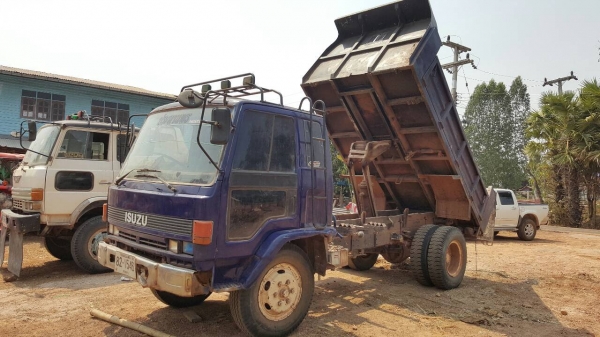 ขาย 6 ล้อดั้ม ISUZU ROCKY ยาง 900 ไม่มีทะเบียน เครื่อง 6BG1 175 แรงม้า เกียร์เสื้อลาย คัสซีสวย พวงมาลัยพาวเวอร์ ราคาคุยกันได้