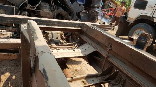 ขาย 6 ล้อดั้ม ISUZU ROCKY ยาง 900 ไม่มีทะเบียน เครื่อง 6BG1 175 แรงม้า เกียร์เสื้อลาย คัสซีสวย พวงมาลัยพาวเวอร์ ราคาคุยกันได้