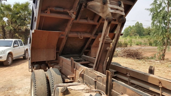 ขาย 6 ล้อดั้ม ISUZU ROCKY ยาง 900 ไม่มีทะเบียน เครื่อง 6BG1 175 แรงม้า เกียร์เสื้อลาย คัสซีสวย พวงมาลัยพาวเวอร์ ราคาคุยกันได้