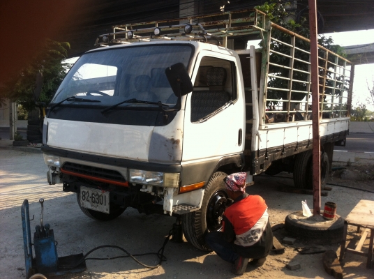 มิตซูบิชิแคนเตอร์ ปี 45 เฟืองท้าย เอฟหน้าหลัง คัสสีดีเครื่องดีทะเบียน ม.79 ช่วงล้อ 3.60 กระบะยาว 5 เมตร